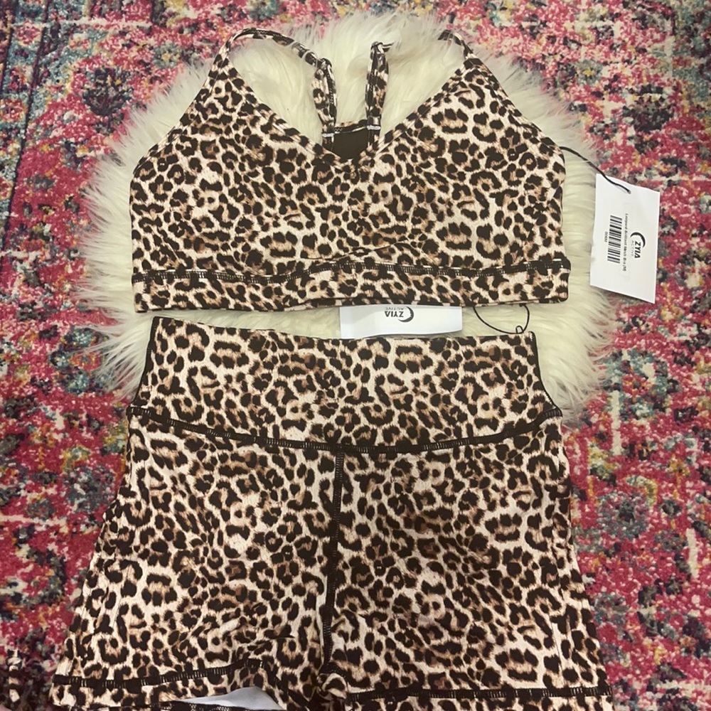 Zyia leopard brilliant short & bra NWT set